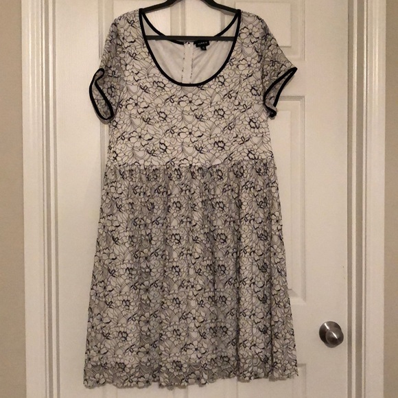torrid Dresses & Skirts - Torrid white & black lace dress.